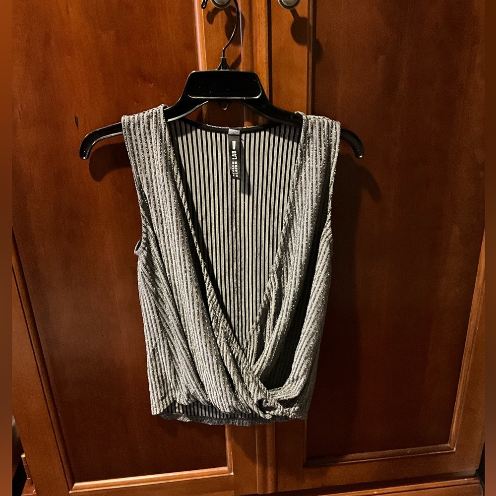 Design Lab Striped Gray/Silver Sleeveless Wrap Top Size Small